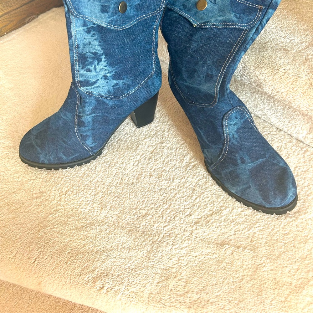 Ladies denim boots w useable pockets! Ladies Eu41. EUC only worn inside.